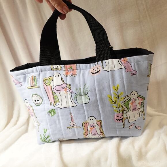 BOO-TIQUE Bag / tote Ghost reading Book!  Great Book bags for scary stories! - Picture 4 of 5
